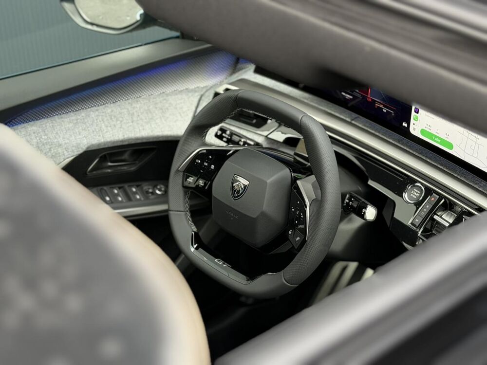 3008 Hybrid 145 e-DSC6 GT avec Toit ouvrant, Hifi Focal et Vision 2026 occasion 35300 Foug&egrave;res