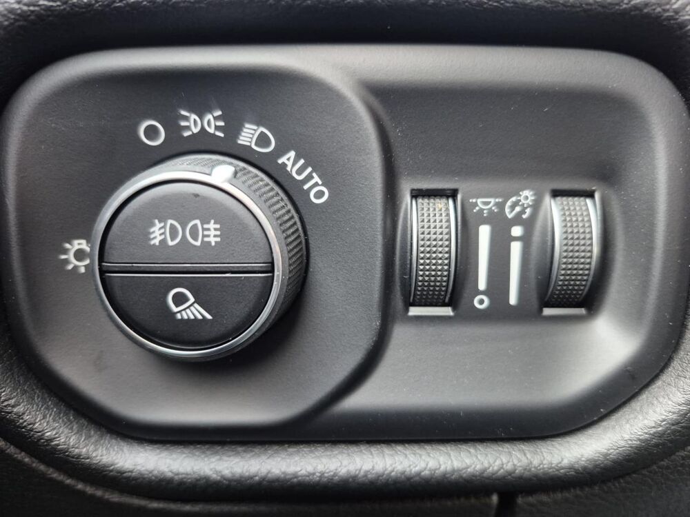 RAM 1500 CREW LAIE SPORT NIGHT EDITION AIR BOX HAYON MULTI 2025 occasion 91830 Le Coudray-Montceaux