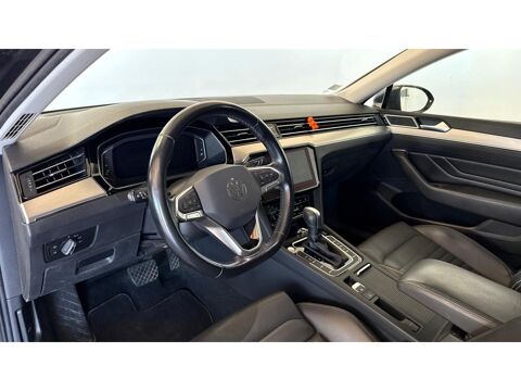 Passat SW 2.0 - 150 - BREAK Elegance / ATTELAGE / CARPLAY / TOIT O 2021 occasion 17600 Saujon
