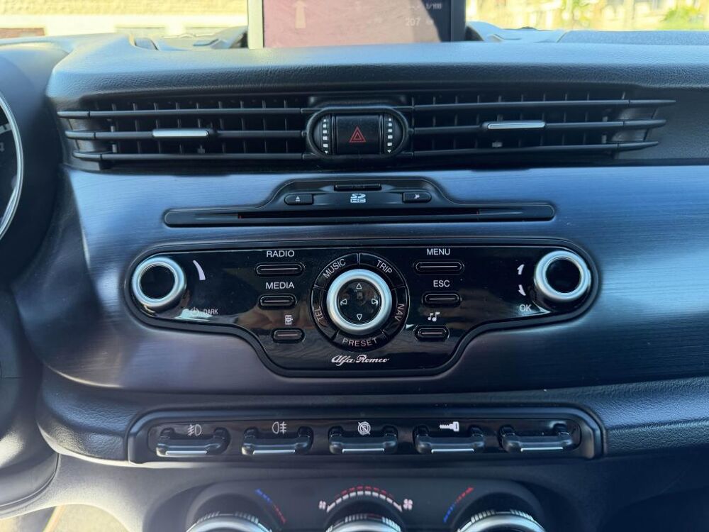 Giulietta 1.4 TB MultiAir - 170 S&S Bva Exclusive gps + clim + radar A 2012 occasion 19100 Brive-la-Gaillarde