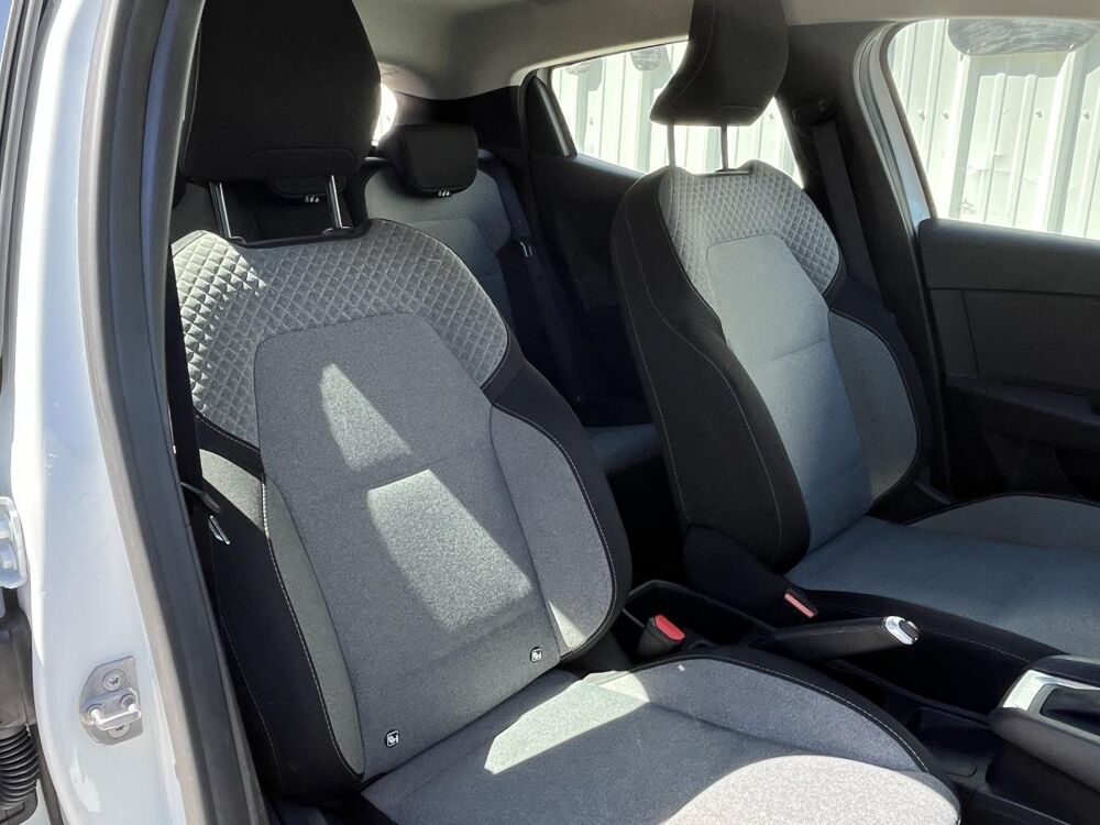 Clio 1.6 E-Tech Hybride - 145 - BVA multi-modes V BERLINE Evolut 2024 occasion 83490 Le Muy