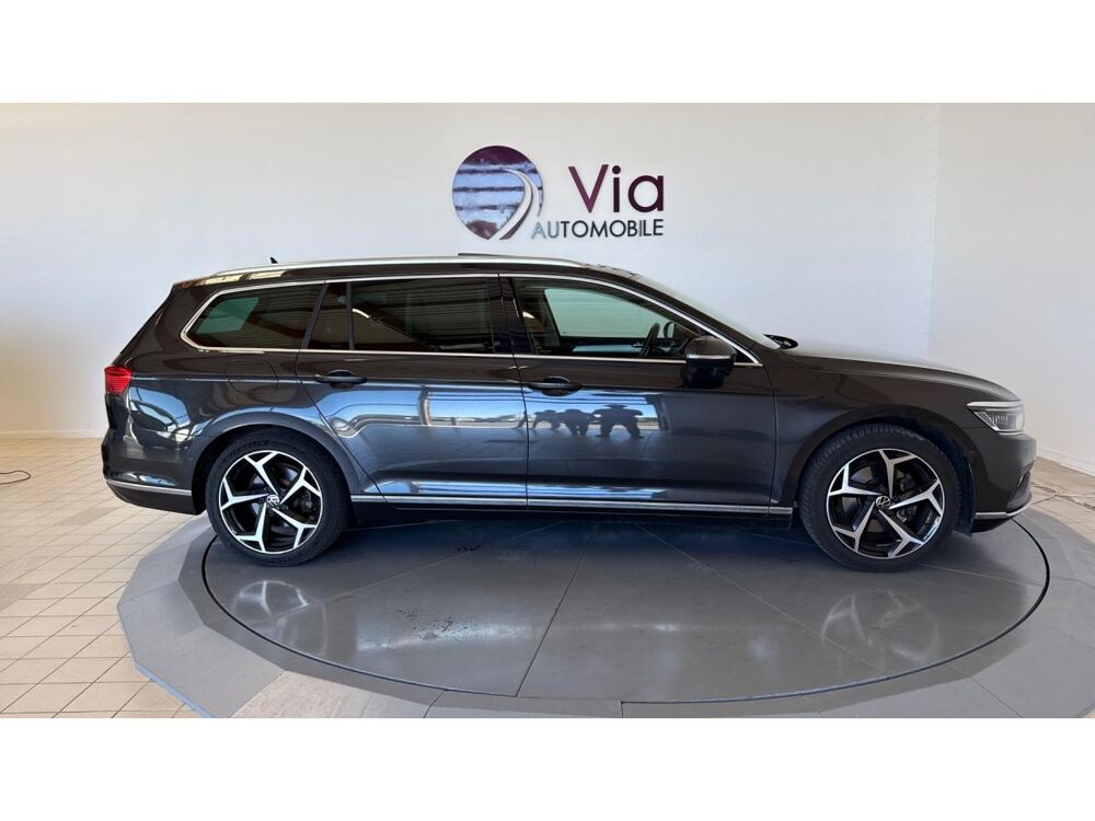 Passat SW 2.0 - 150 - BREAK Elegance / ATTELAGE / CARPLAY / TOIT O 2021 occasion 17600 Saujon