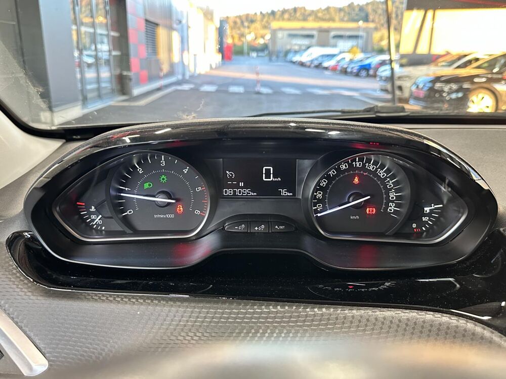 208 1.5 BlueHDi - 100 Signature - CARPLAY - ATTELAGE 2019 occasion 25300 Pontarlier