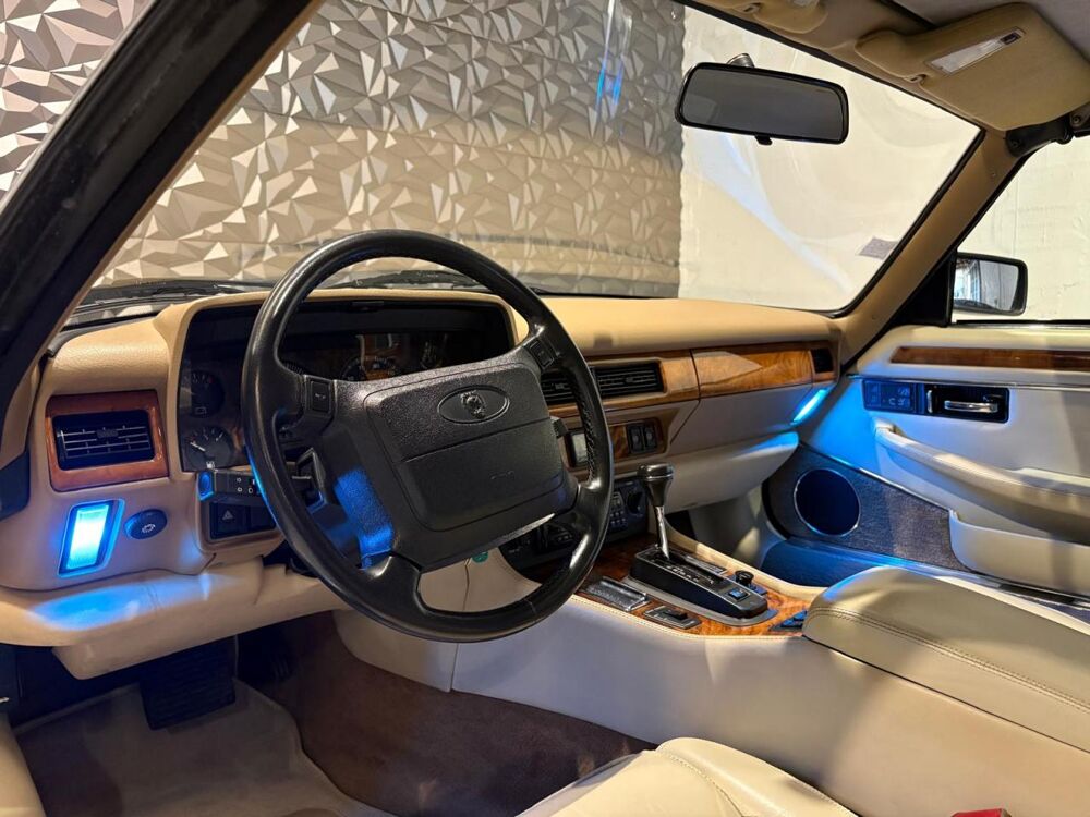 XJS Cabriolet 4.0i - BVA CABRIOLET . PHASE 2 1995 occasion 78680 &Eacute;p&ocirc;ne