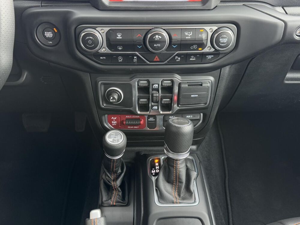 Divers Crew cab MOJAVE V6 3.6L Pentastar VVT 2021 occasion 91830 Le Coudray-Montceaux