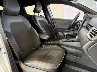 Clio 1.5 BLUEDCI 115CH INTENS GARANTIE 12 MOIS 2019 occasion 16000 Angoul&ecirc;me
