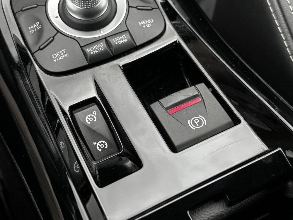 Laguna III - 2.0l dCi - 130ch - BVM 6 - Bose Edition Phase 2 2011 occasion 76710 Eslettes
