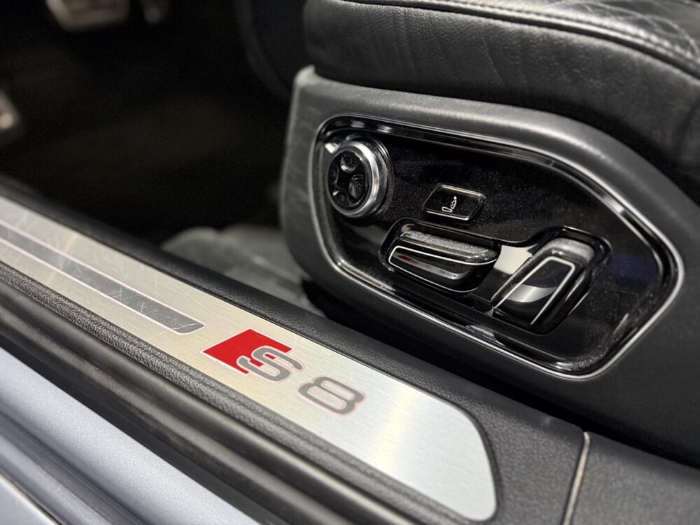 S8 PLUS 4.0 V8 TFSI 605 QUATTRO TIPTRONIC BVA - Toit ouvrant & 2016 occasion 94360 Bry-sur-Marne