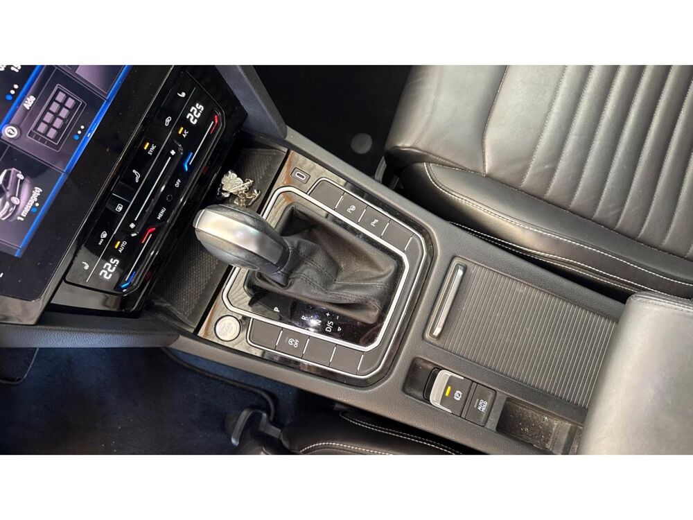 Passat SW 2.0 - 150 - BREAK Elegance / ATTELAGE / CARPLAY / TOIT O 2021 occasion 17600 Saujon