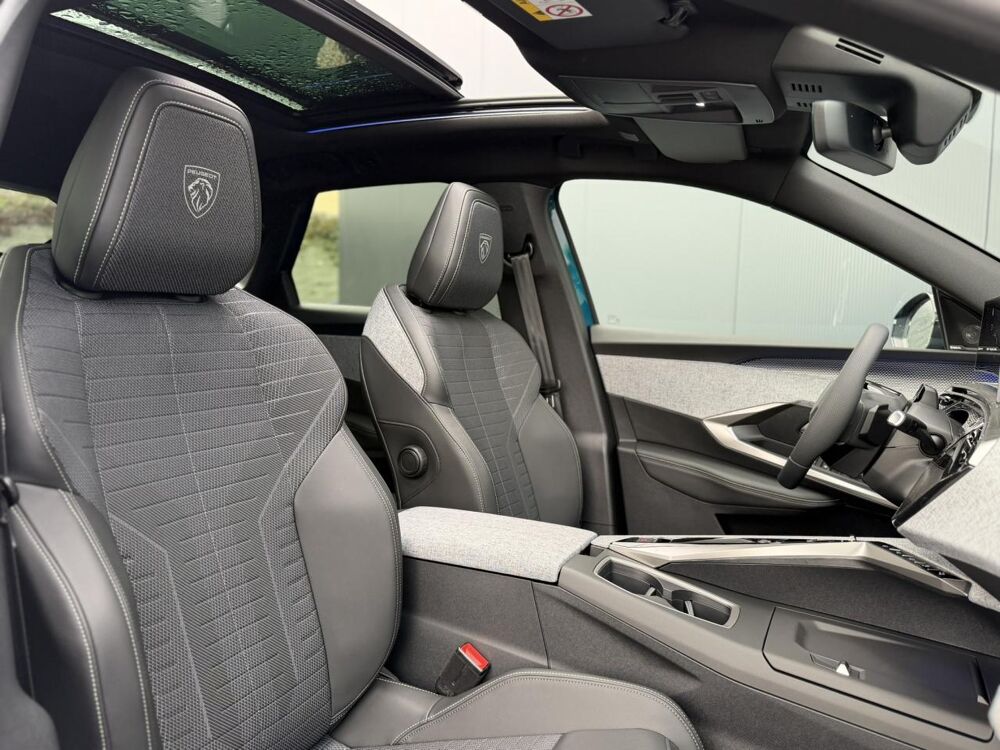 3008 Hybrid 145 e-DSC6 GT avec Toit ouvrant, Hifi Focal et Vision 2026 occasion 35300 Foug&egrave;res