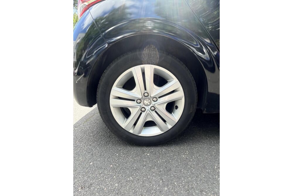 208 1.2i -Signature -82ch - courroie chang&eacute; - carplay - camera d 2019 occasion 78760 Jouars-Pontchartrain