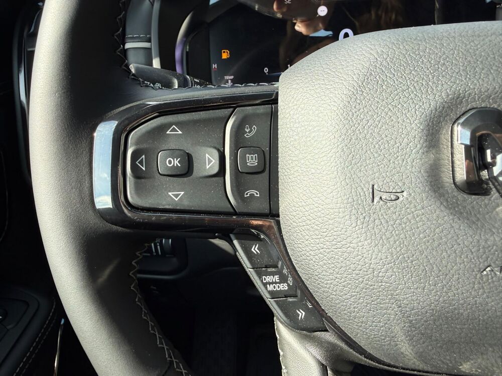 RAM 1500 CREW LIMITED NIGHT EDITION BOX HAYON MULTI V8 5,7L 2026 occasion 91830 Le Coudray-Montceaux