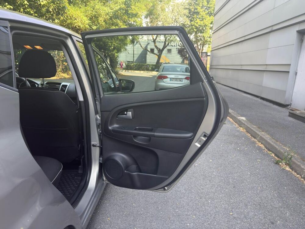 Venga 1.6 CRDi 115 BERLINE Edition 7 2013 occasion 77185 Lognes