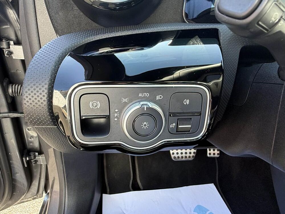 Classe A A 200 d - BV 8G-DCT BERLINE 5P AMG Line TOIT OUVRANT + GPS 2022 occasion 19100 Brive-la-Gaillarde
