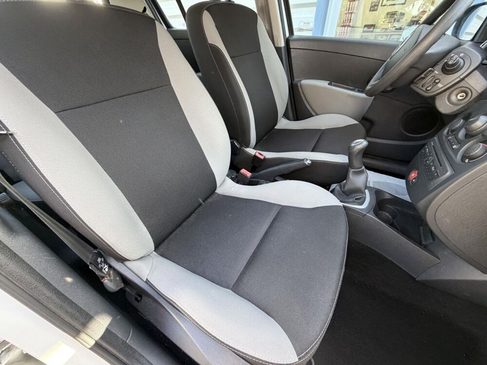 Clio 1.2i 16V - 75 Euro 5  III BERLINE Aliz&eacute; 2012 occasion 35780 La Richardais