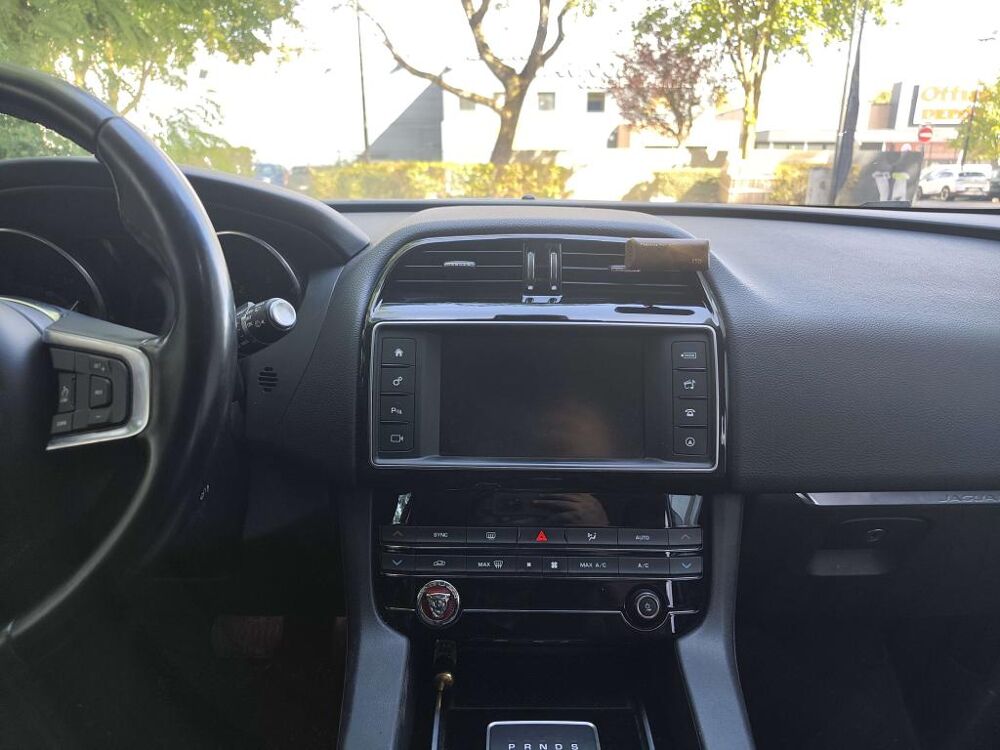 F-PACE 2.0 D - 180 - BVA - Stop/Start Prestige 2017 occasion 77185 Lognes