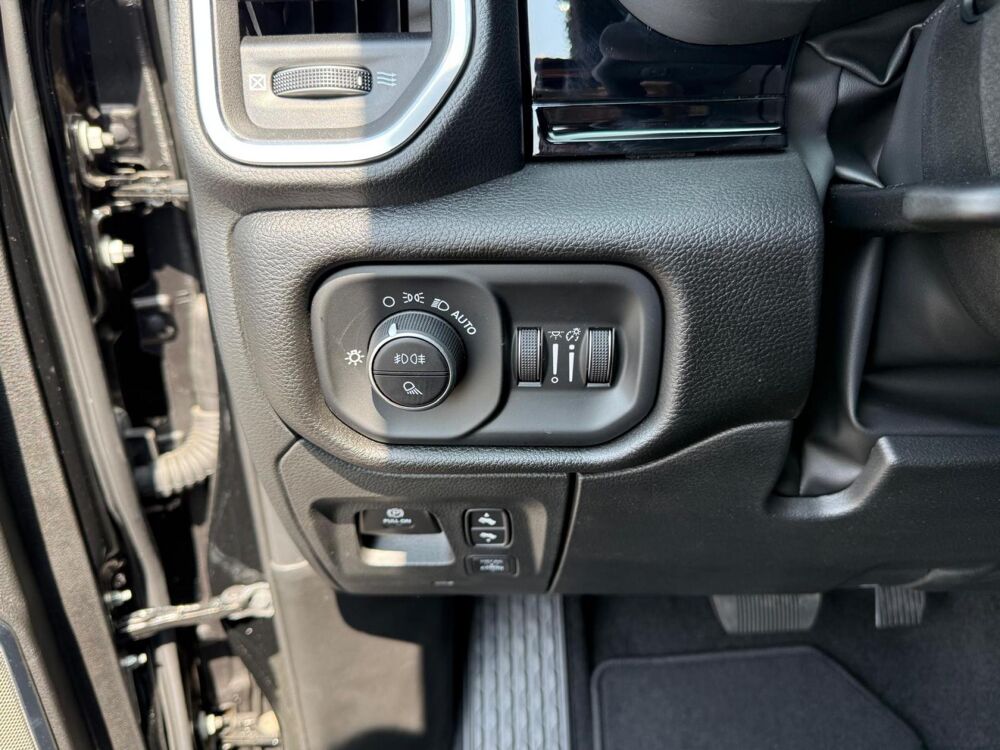 RAM 1500 CREW LAIE SPORT NIGHT EDITION AIR 2025 occasion 91830 Le Coudray-Montceaux