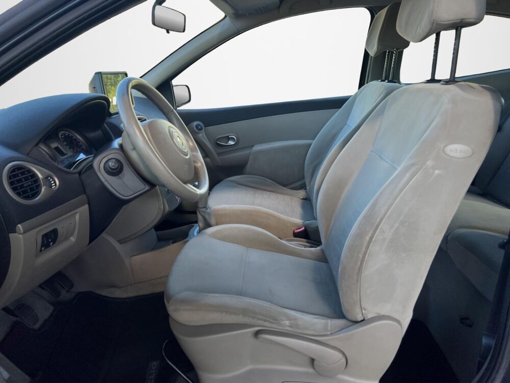 Clio 1.4i 16V III BERLINE Confort Dynamique PHASE 1 2006 occasion 06250 Mougins