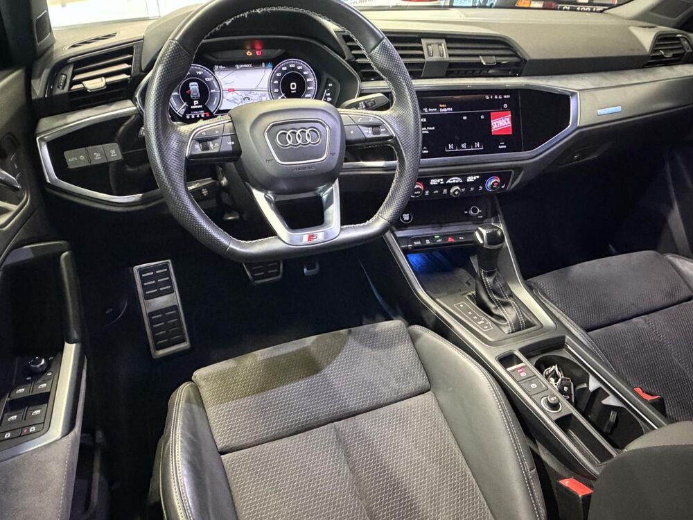 Q3 45 TFSI e 245 S-line S-Tronic 1&egrave;re main 2021 occasion 38330 Montbonnot-Saint-Martin