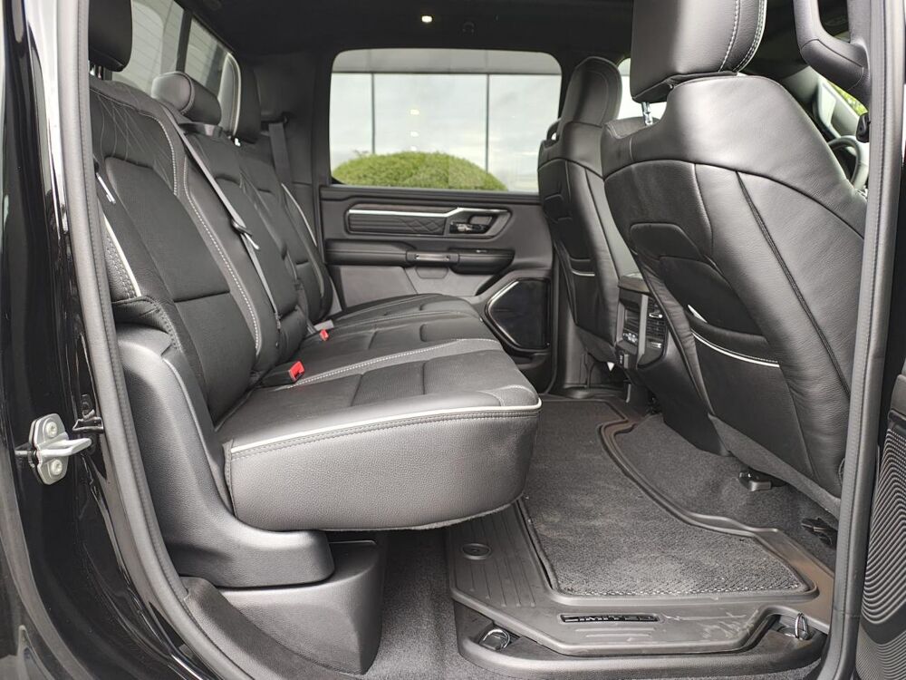 RAM 1500 CREW LIMITED NIGHT EDITION BOX HAYON MULTI 2025 occasion 91830 Le Coudray-Montceaux