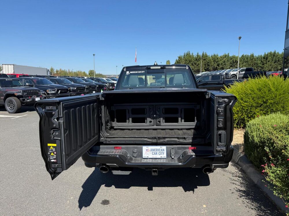 RAM 1500 CREW LIMITED NIGHT EDITION BOX HAYON MULTI V8 5,7L 2026 occasion 91830 Le Coudray-Montceaux