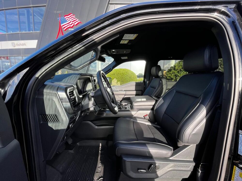 Divers Supercrew LARIAT Black Package V8 5.0L 2025 occasion 91830 Le Coudray-Montceaux