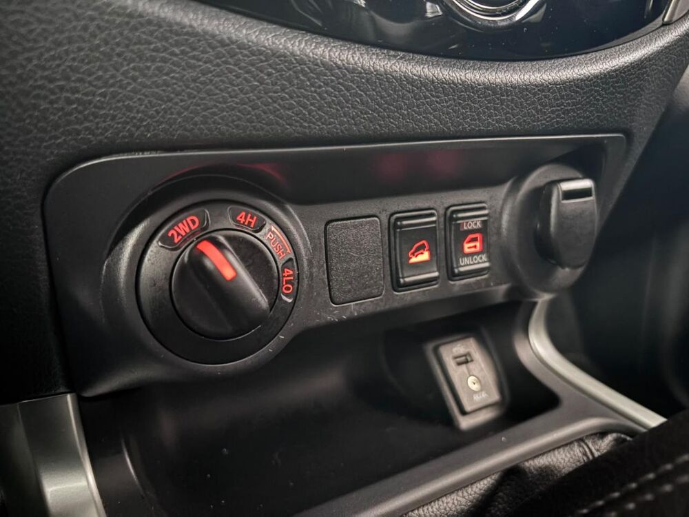 Navara 2.3dCi 190ch DOUBLE CABINE N-Connecta - garantie 6 mois mini 2016 occasion 33700 M&eacute;rignac