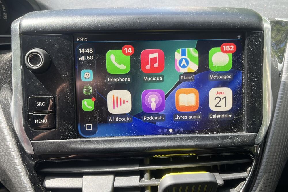 208 1.2i -Signature -82ch - courroie chang&eacute; - carplay - camera d 2019 occasion 78760 Jouars-Pontchartrain