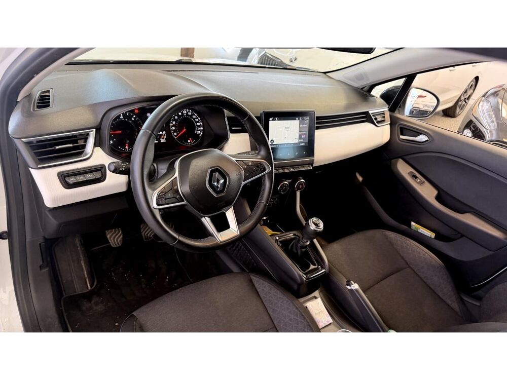 Clio 1.5 BLUEDCI 100 CH BUSINESS GARANTIE 12 MOIS 2022 occasion 16000 Angoul&ecirc;me