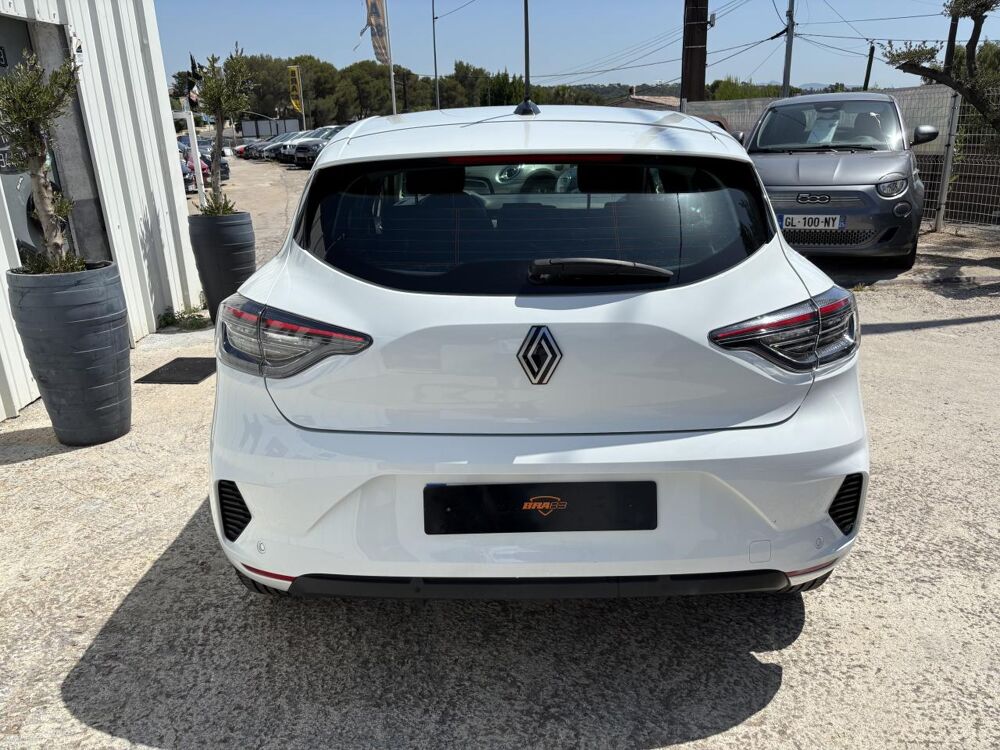Clio 1.6 E-Tech Hybride - 145 - BVA multi-modes V BERLINE Evolut 2024 occasion 83490 Le Muy