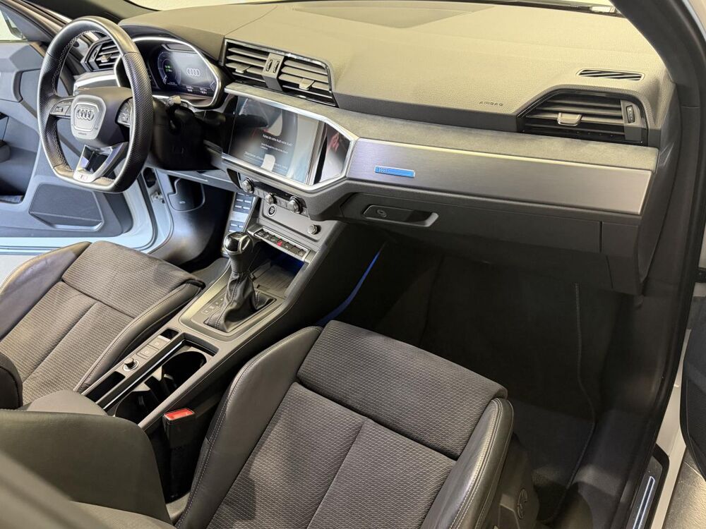 Q3 45 TFSI e 245 S-line S-Tronic 1&egrave;re main 2021 occasion 38330 Montbonnot-Saint-Martin