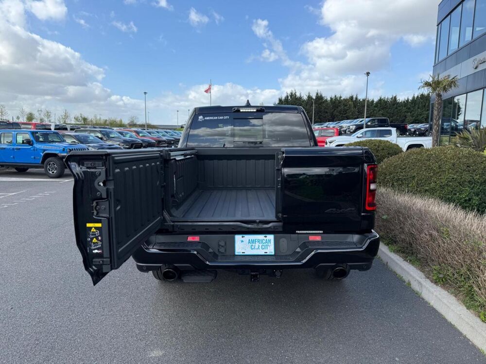 RAM 1500 CREW LAIE SPORT NIGHT EDITION AIR BOX HAYON MULTI 2025 occasion 91830 Le Coudray-Montceaux