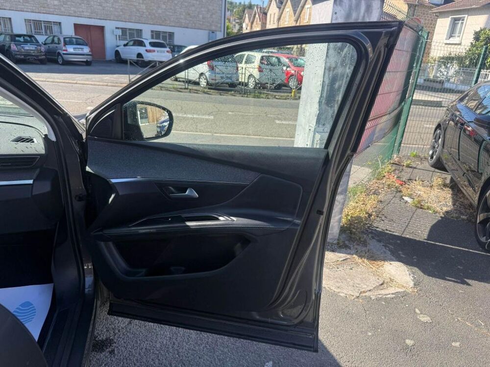 3008 Hybrid - 225 Bva Allure Pack gps + clim + radar AR 2021 occasion 19100 Brive-la-Gaillarde