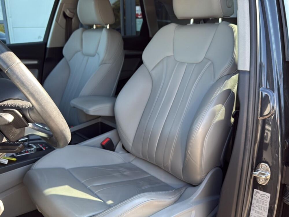 Q5 50 tfsi e 299 business executive quattro s tronic 7 2022 occasion 85150 Les Achards