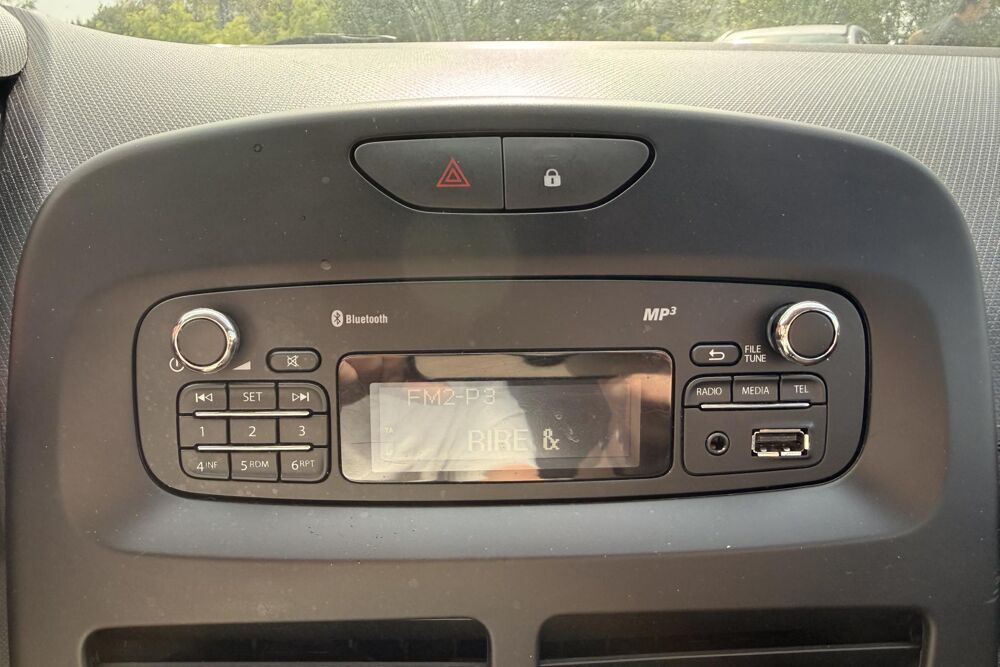 Clio 1.2 GPL - 75 BERLINE Life - REGULATEUR & LIMITEUR - BLUETOOT 2014 occasion 78760 Jouars-Pontchartrain
