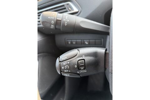 308 II 1.2 PURETECH 130 ALLURE ? GPS ? CAM&Eacute;RA ? PARK ASSIST 2017 occasion 78760 Jouars-Pontchartrain
