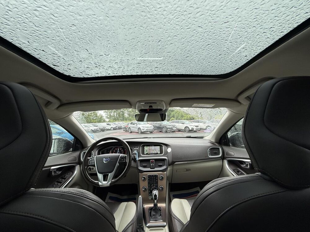V40 Cross Country T4- 180 - BV Powershift Summum GPS + TOIT PAN 2015 occasion 19100 Brive-la-Gaillarde