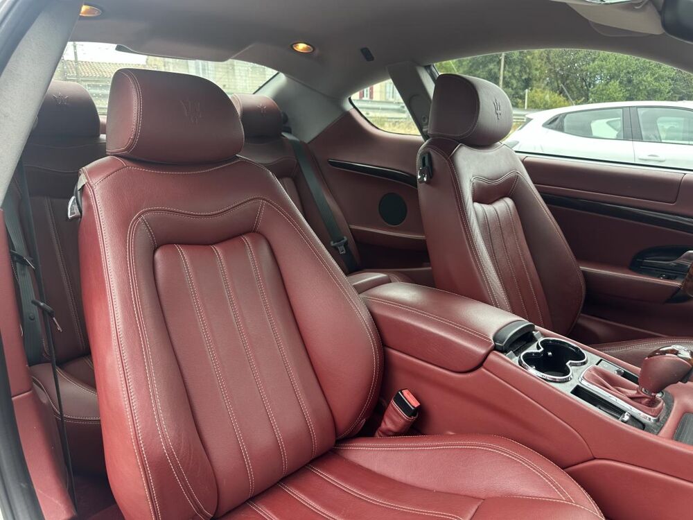 Granturismo 4.2i V8 - BVA COUPE . PHASE 1 2009 occasion 33450 Montussan