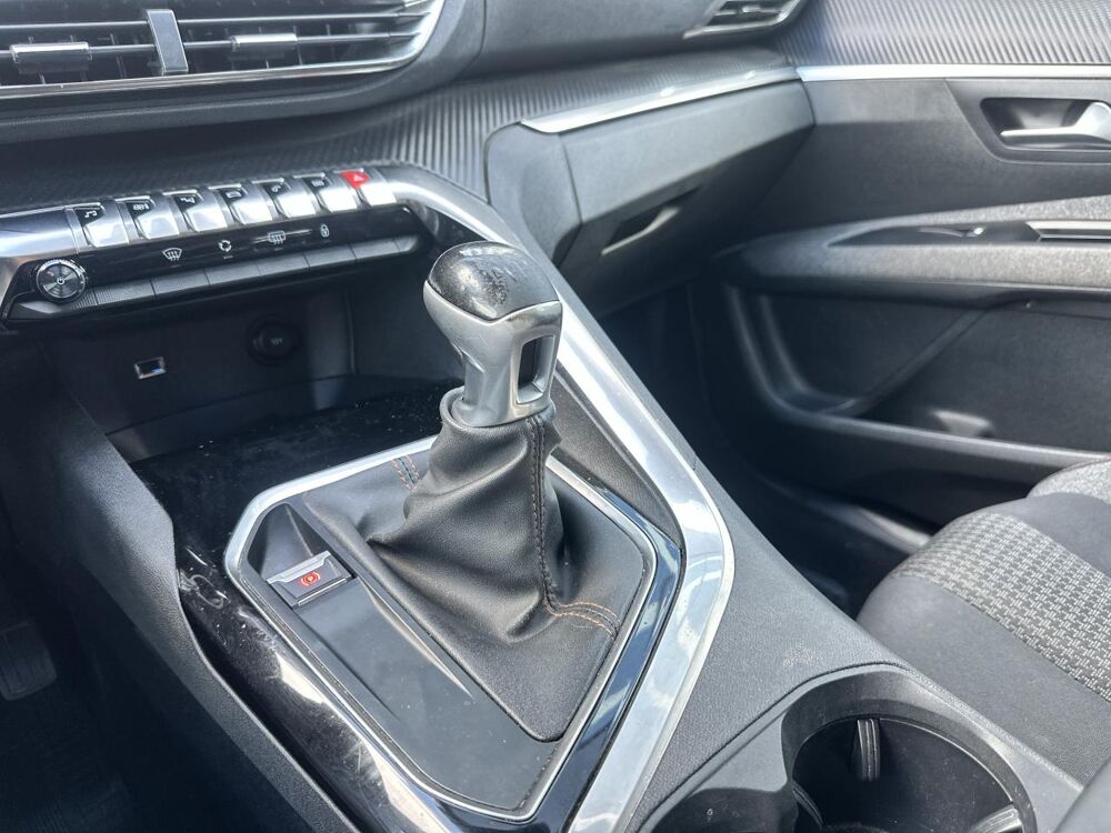 5008 1.2 130 CH ACTIVE KIT DISTRIB A JOUR APPLE CARPLAY GARANTI 2020 occasion 33450 Montussan