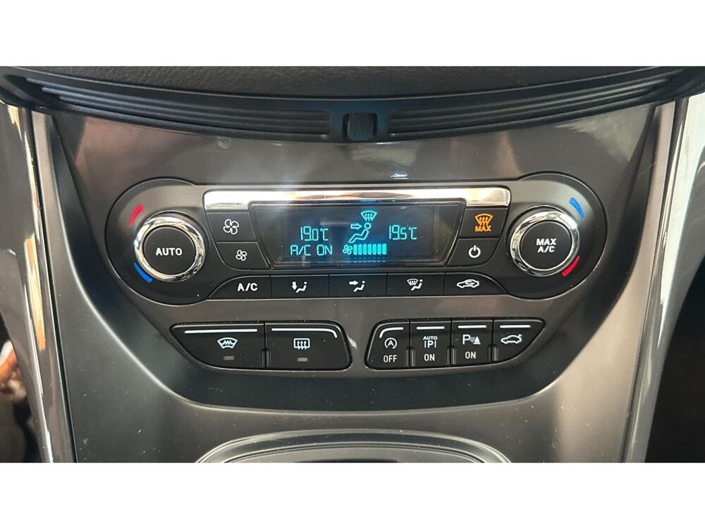 Kuga 2.0 TDCi 180 ch 4x4 BVA Titanium - ATTELAGE - TOIT OUVRANT - 2014 occasion 17600 Saujon