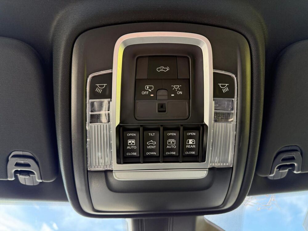 RAM 1500 CREW LIMITED NIGHT EDITION HAYON MULTI V8 5,7L 2026 occasion 91830 Le Coudray-Montceaux