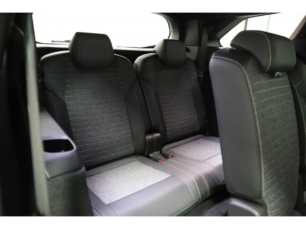 5008 Allure 1.2 Hybrid 145 e-DCS6 7 Places 2025 occasion 06550 La Roquette-sur-Siagne