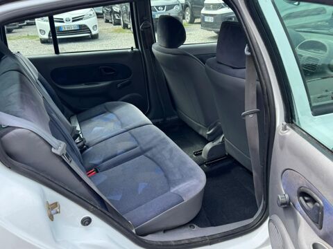 Clio 1.2l 5 portes / ideal jeune permis / embrayage, distribution 1999 occasion 30260 Orthoux-S&eacute;rignac-Quilhan