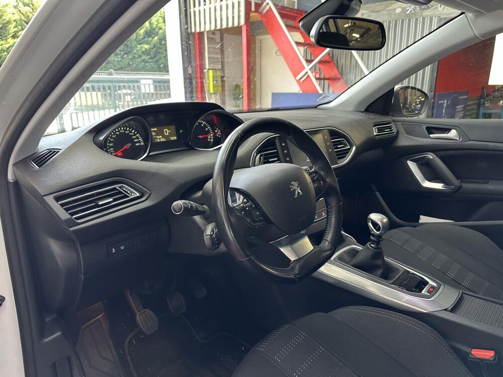 308 GENERATION-II 1.2 PURETECH 130 ALLURE START-STOP 2015 occasion 33370 Artigues-pr&egrave;s-Bordeaux