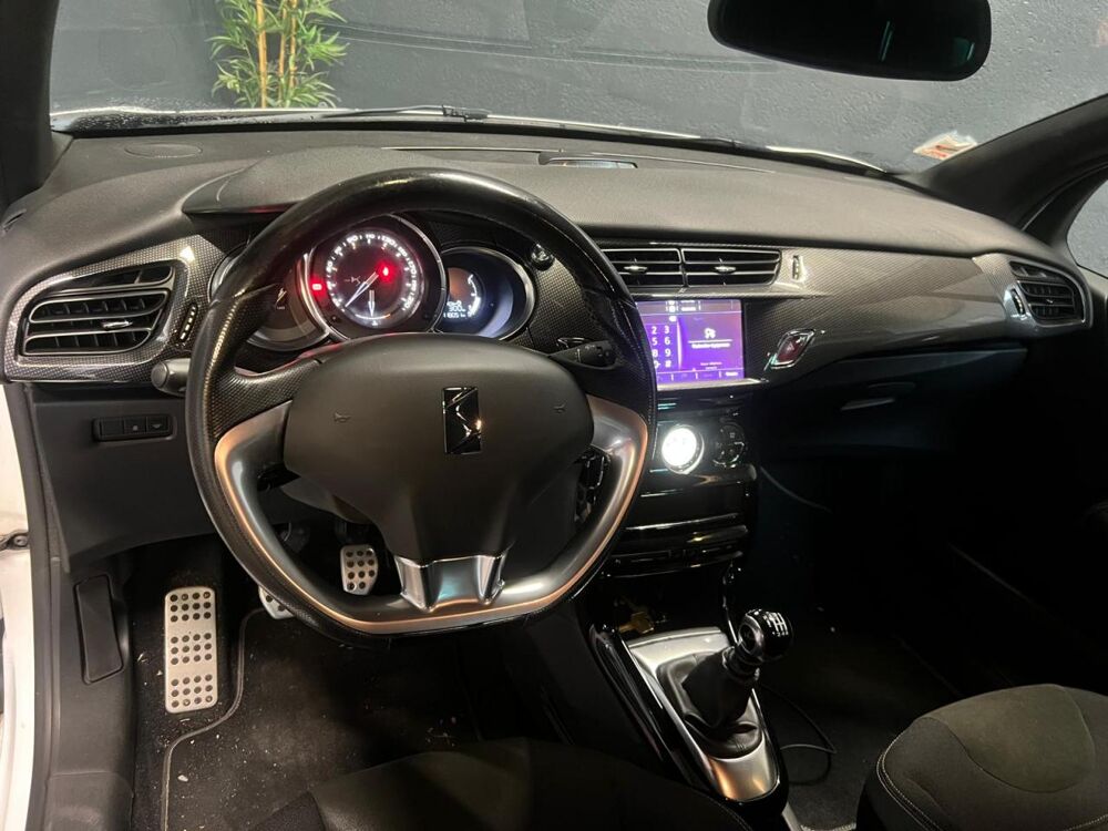 DS3 1.6 THP 165 CH FINITION Sport Chic GARANTIE 6 MOIS 2016 occasion 33700 M&eacute;rignac