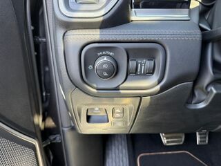 RAM 1500 CREW TUNGSTEN AIR BOX HAYON MULTI 2026 occasion 91830 Le Coudray-Montceaux