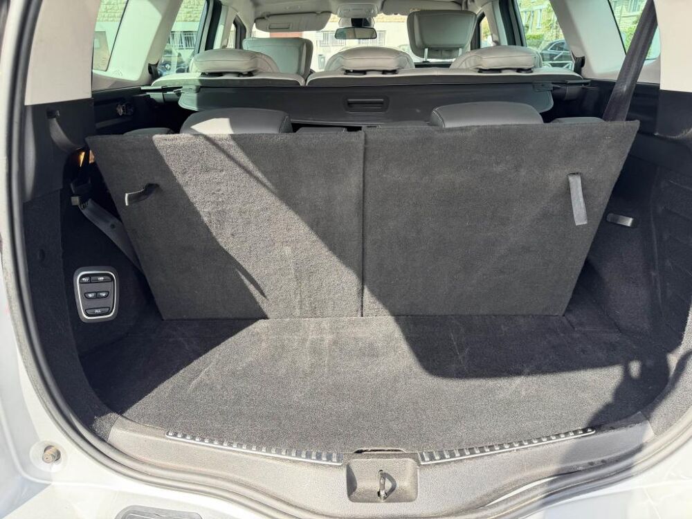 Sc&eacute;nic 1.6 Energy dCi - 160 Bva 7pl Initiale Paris gps + clim + cam 2018 occasion 19100 Brive-la-Gaillarde