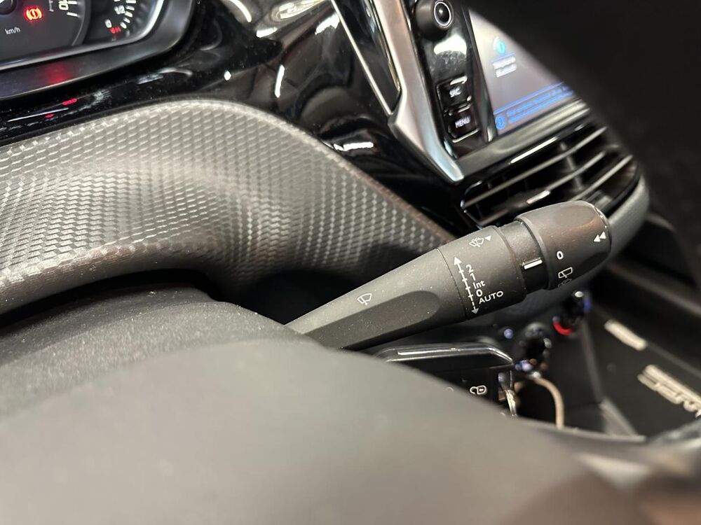 208 1.5 BlueHDi - 100 Signature - CARPLAY - ATTELAGE 2019 occasion 25300 Pontarlier