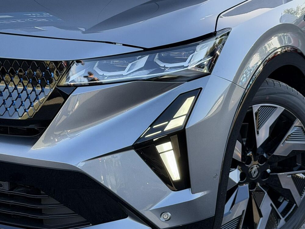 Rafale E-Tech Full Hybrid 200 Esprit Alpine avec Hayon &eacute;lectrique 2026 occasion 35300 Foug&egrave;res