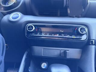Yaris DESIGN Hybrid 116Ch - CAM - TOIT PANO - CARPLAY - REGULATEUR 2021 occasion 13760 Saint-Cannat